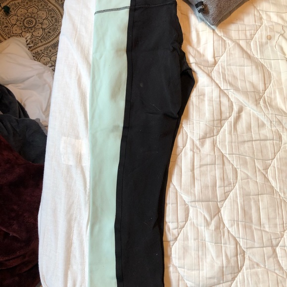 Mint green and black lululemon cropped leggings - Picture 3 of 4